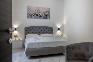 2 bedrooms, iron/ironing board, WiFi, bed sheets - Irooms via Foria 215Carlo 3 apartment (Napoli)