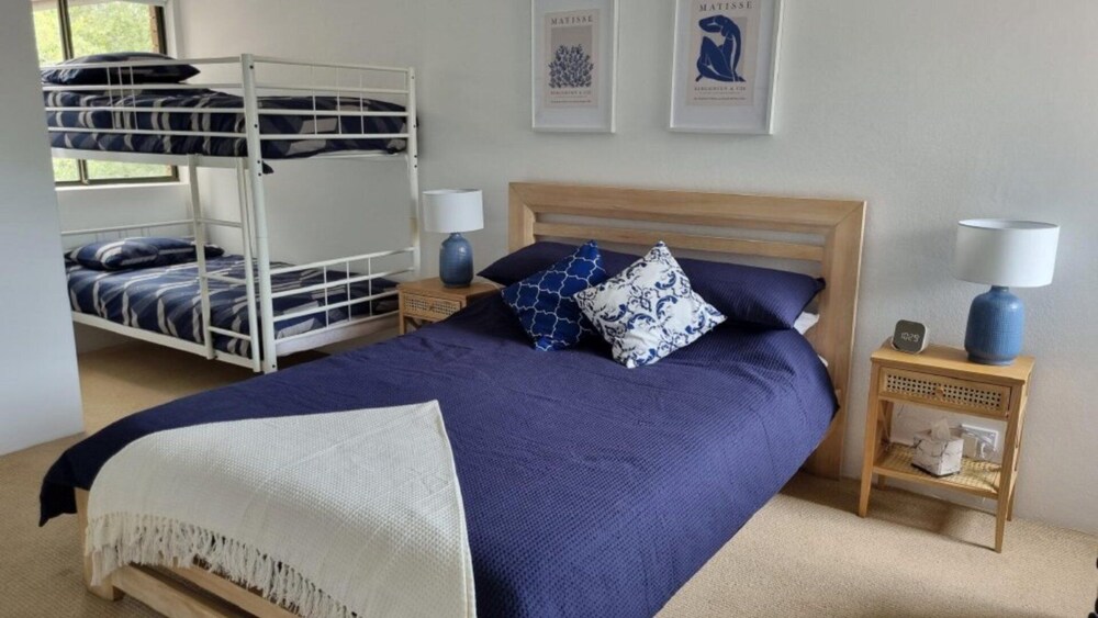 Bright, Beautiful Penthouse Hawks Nest Vrbo