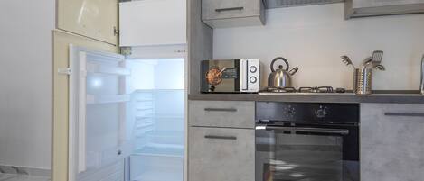 Microwave, oven, stovetop, coffee/tea maker