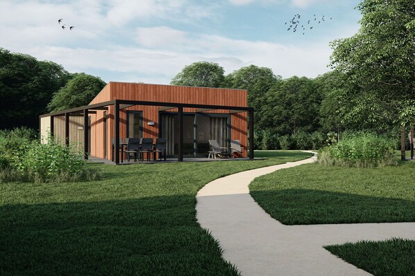 Une maison moderne avec une façade en bois, de grandes fenêtres et un chemin pavé menant à l’entrée.