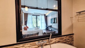 Deluxe Twin Room | Minibar, in-room safe, desk, iron/ironing board - Na Napa Wellness Spa & Resort (San Sai)