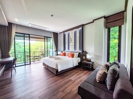 Superior Double Bed | Minibar, in-room safe, desk, iron/ironing board