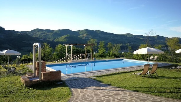 Family House, Vineyard View | Pool | Seasonal outdoor pool, pool umbrellas, sun loungers - Tenuta MonteOliveto (Vesime)