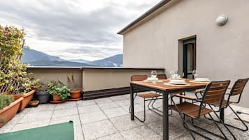 屋外ダイニングエリア