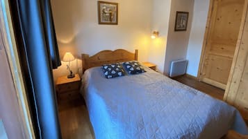 4 bedrooms, iron/ironing board, free WiFi