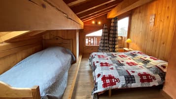 4 bedrooms, iron/ironing board, free WiFi, bed sheets