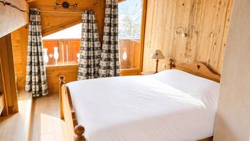 4 bedrooms, iron/ironing board, free WiFi