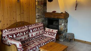 Fernseher, Kamin, DVD-Player, Tischtennisplatte