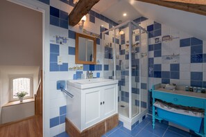 Doccia, asciugacapelli, asciugamani