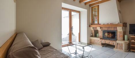 TV, fireplace, DVD player