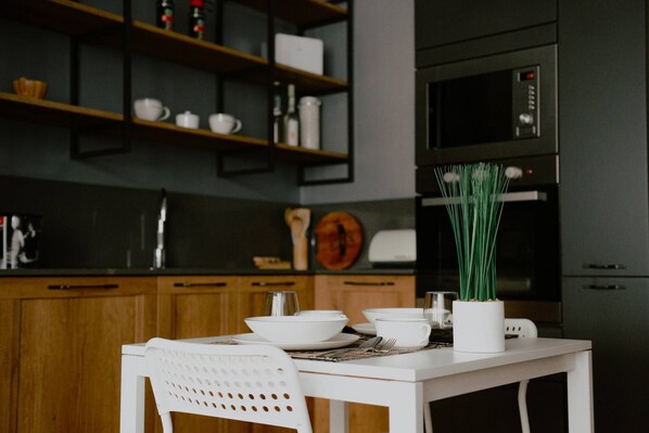 Lägenhet - 1 sovrum - balkong - utsikt mot staden | Eget kök