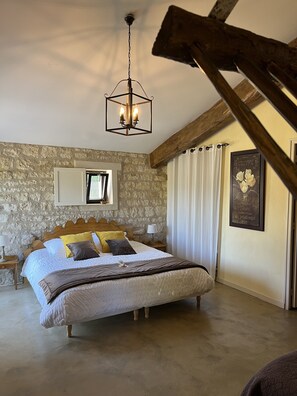 3 bedrooms, iron/ironing board, travel cot, free WiFi