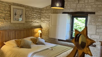 3 bedrooms, iron/ironing board, travel cot, free WiFi