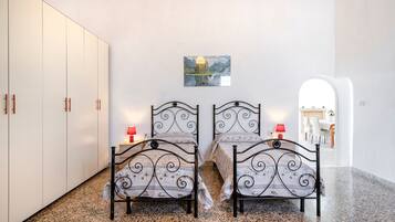 2 makuuhuonetta, silitysrauta/-lauta, ilmainen Wi-Fi, vuodevaatteet