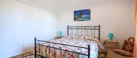 2 chambres, fer et planche Ă repasser, Wi-Fi gratuit, draps fournis