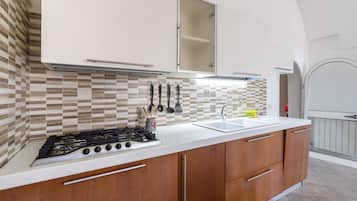 Réfrigérateur, four, plaque de cuisson, lave-vaisselle