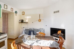 Dining - Holiday Apartment "House Of Silence" with Mountain View & Private Terrace (Badalucco)