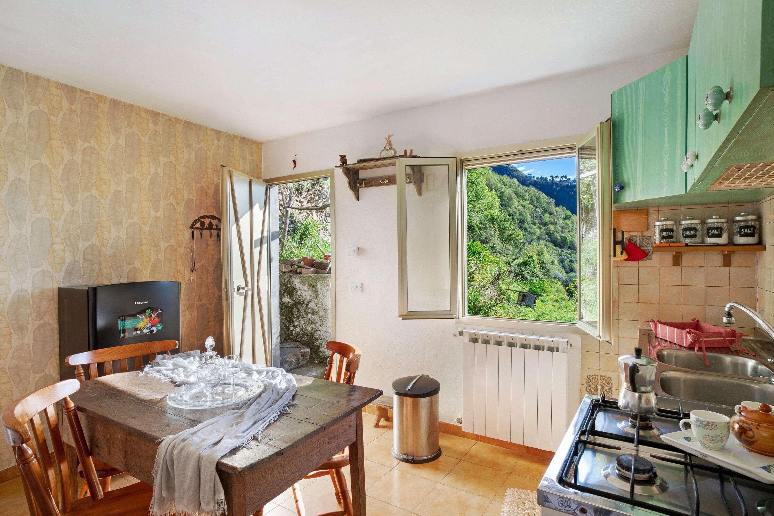 Réfrigérateur, four, plaque de cuisson, cafetière/bouilloire