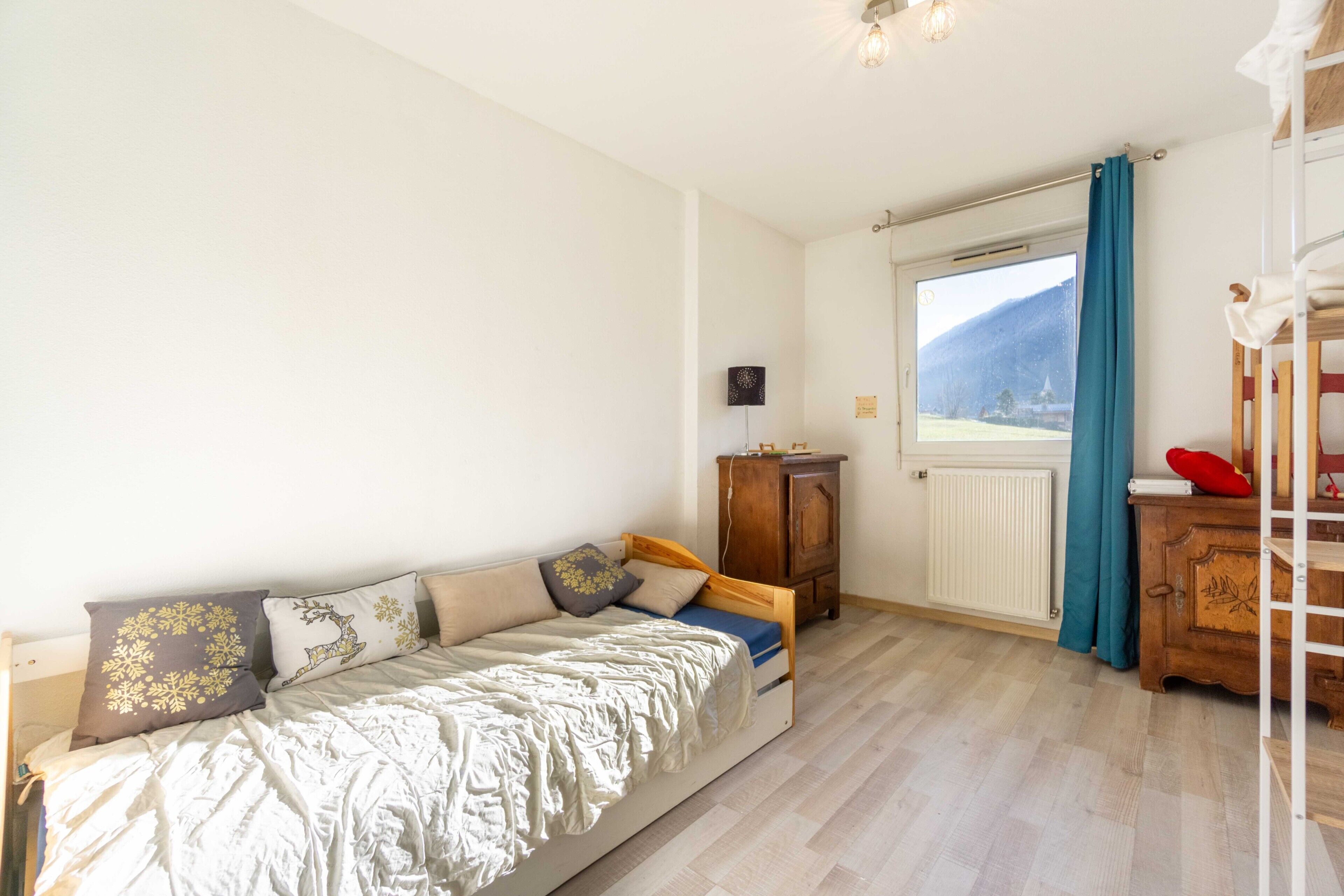 2 bedrooms, iron/ironing board, free WiFi