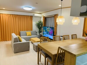Smart TV, computer monitors - Free Parking/1 min walk from st./Renting for a whole house/Central Park nearby (江東区)