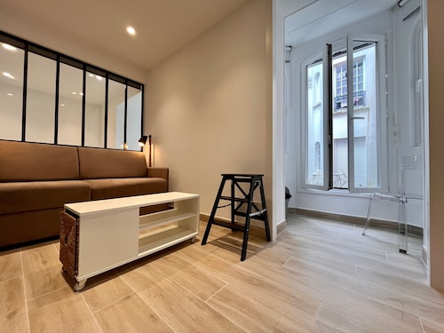 Cozy 2-Room Apartment in Central Saint-Jean-de-Luz, Steps from Beach and Shops