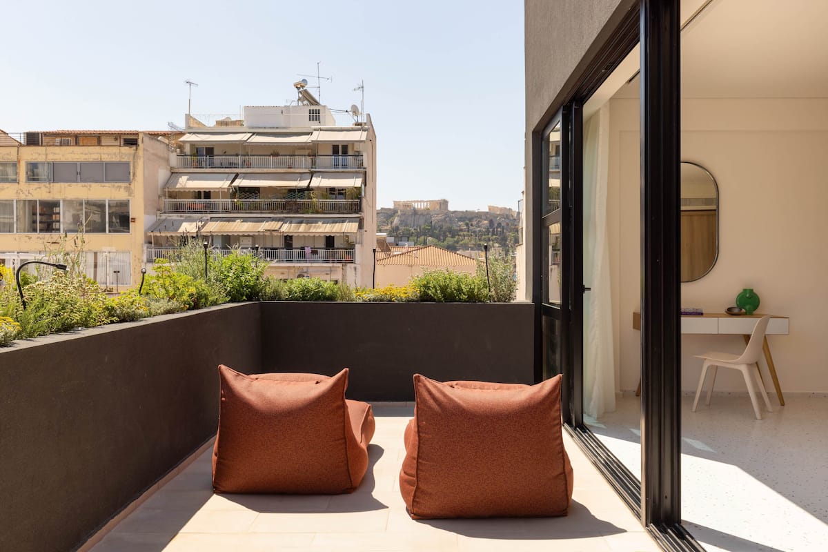 Penthouse with Terrace & Acropolis view | Pemandangan dari kamar