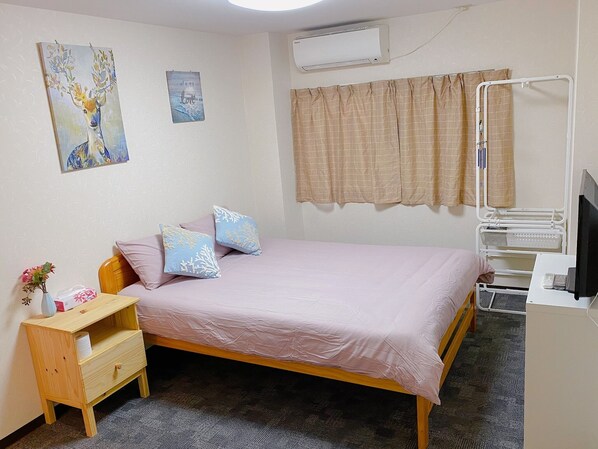 2 bedrooms, desk, bed sheets
