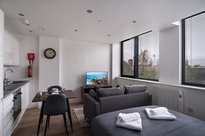 書桌、熨斗/熨衫板、Wi-Fi、床單