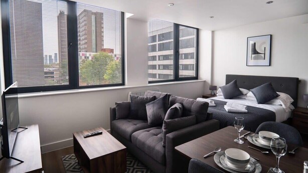 TV, offices - Stay Zeni, Alexandra Rise Manchester Chic Studio (Manchester)