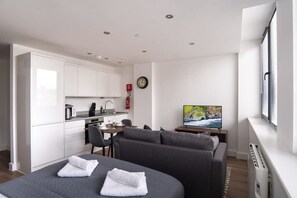 Desk, iron/ironing board, WiFi, bed sheets
