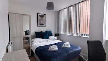 Desk, iron/ironing board, WiFi, bed sheets