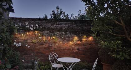 Charming 4-Bed Home with Garden, Wi-Fi, and Modern Amenities in Picardy