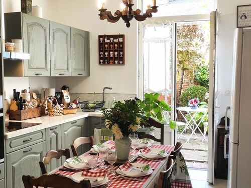 Maison familiale avec jardin, proche de Compiègne, Beauvais et Chantilly, idéale pour 6 pers.