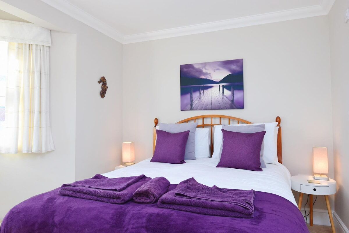 4 bedrooms, iron/ironing board, travel crib, free WiFi