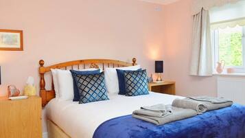 4 bedrooms, iron/ironing board, travel crib, free WiFi