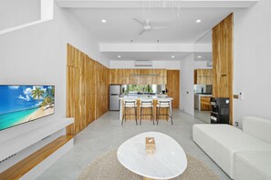 Villa | Wohnbereich | 43-Zoll-Smart-TV mit Digitalempfang