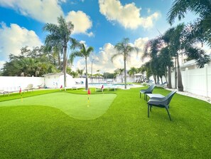 Property grounds - Kick back and relax in this calm, stylish space (Belleair)