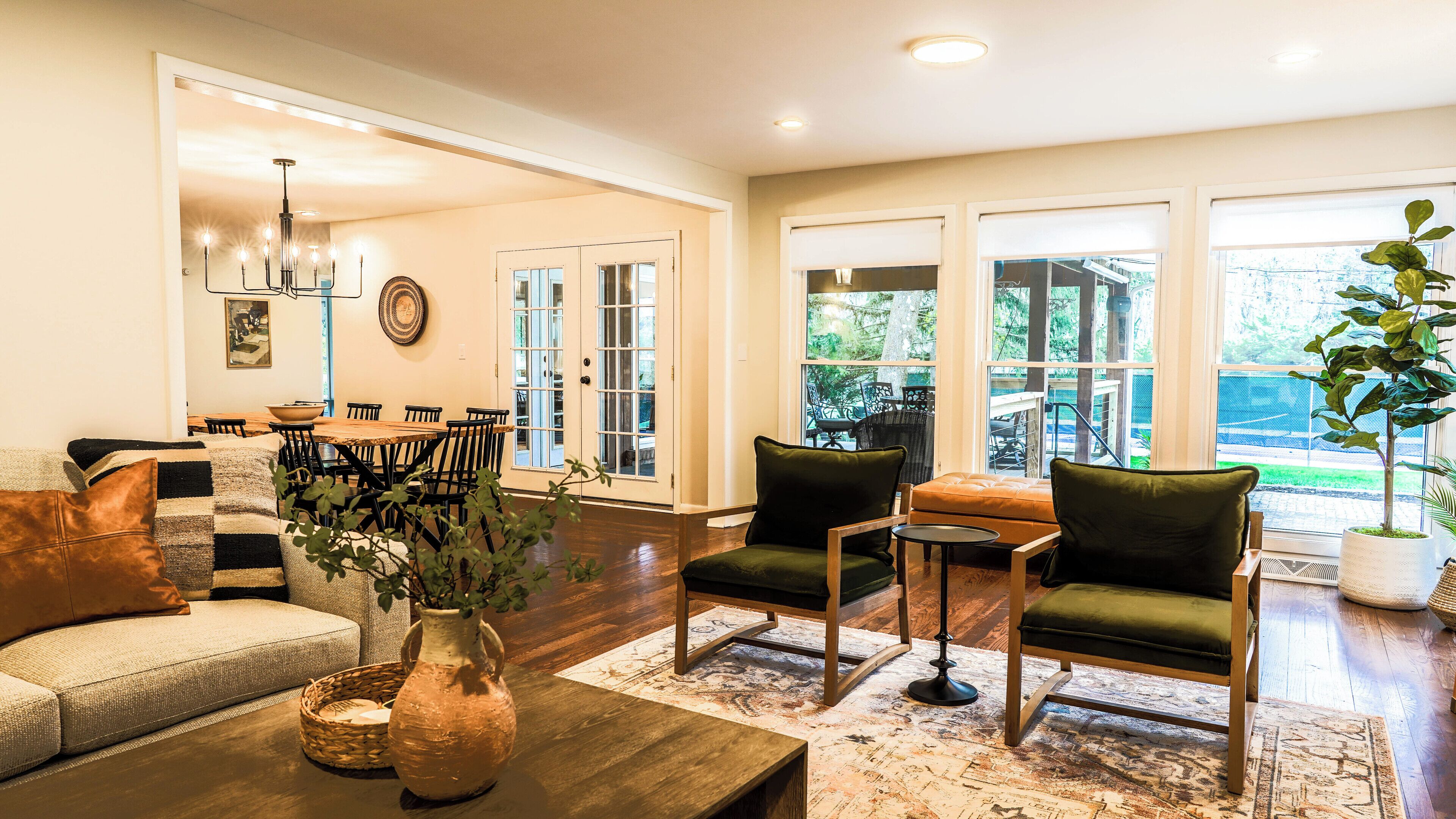 Smart TV, fireplace, video games, offices