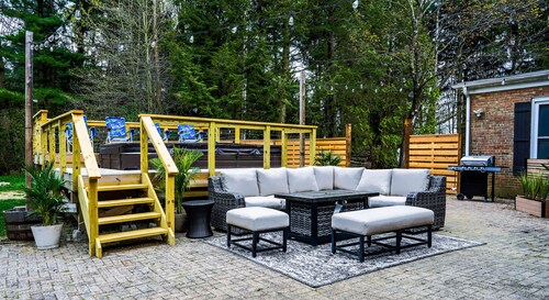 Pvt Swim Pond, Hot tub, Pickleball