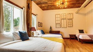 9 sovrum, skrivbord, strykjärn/strykbräda och resesäng