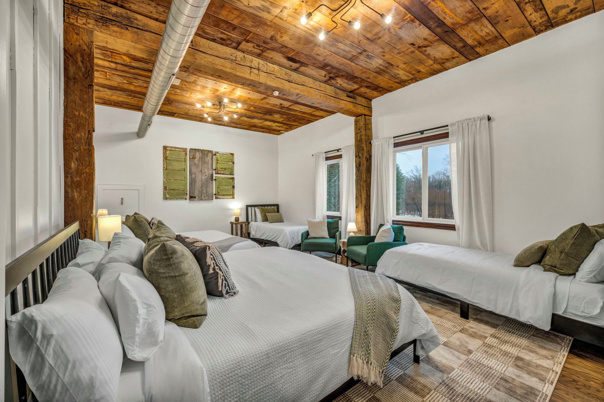 9 Schlafzimmer, Schreibtisch, Bügeleisen/Bügelbrett, Reisekinderbett