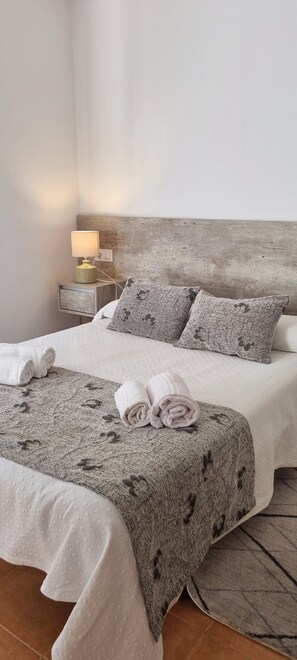 1 chambre, fer et planche à repasser, draps fournis