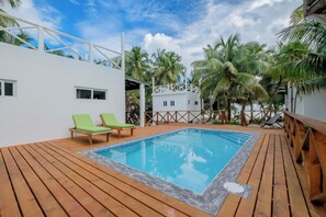 Pool - "EagleRay" Beachfront Cabin @ NorthBeachRetreat (San Pedro Town)