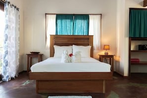 Tabla de planchar con plancha, wifi, ropa de cama