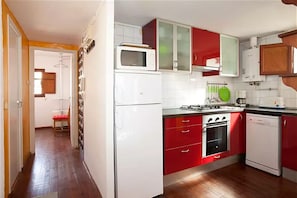 Microondas, horno y lavavajillas 