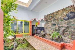 Front of property - OYO 3074 Orange Inn (Madiun)