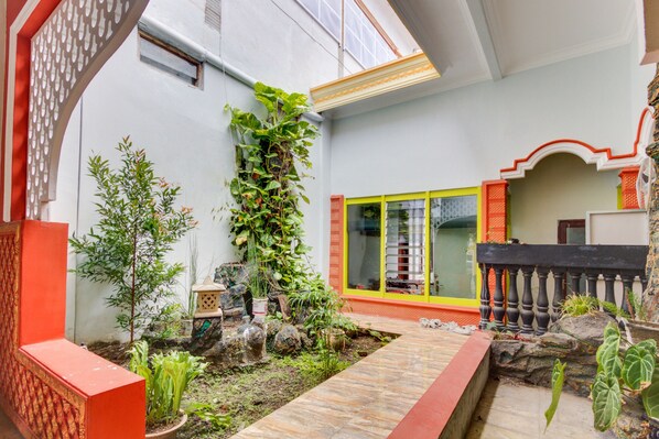 Front of property - OYO 3074 Orange Inn (Madiun)