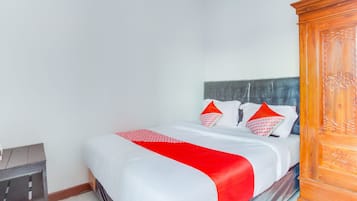 Laptop workspace, free WiFi, bed sheets