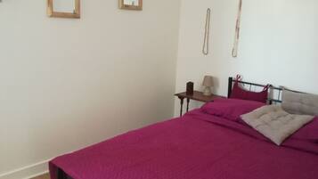 1 chambre, fer et planche Ă repasser, draps fournis