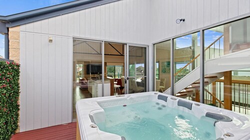 Bliss on the Bay - Full House